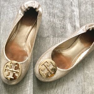 Classic Tory Burch Revas with lots of life left!